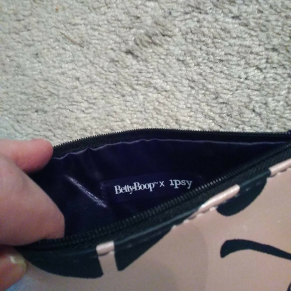 Cosmetic bag - Picture 3 of 4